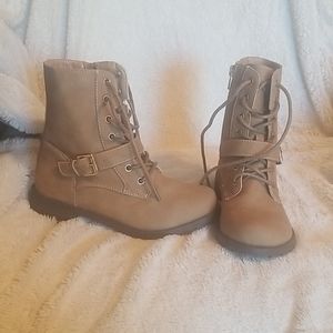 Girls boots